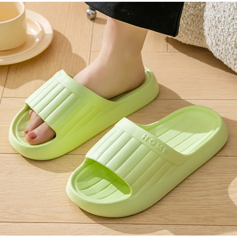 Легкие домашние тапочки с мягкой подошвой, женские домашние нескользящие шлепанцы на толстой подошве для ванной, женские летние уличные пляжные сандалии 2026, лето
Легкие домашние тапочки с мягкой подошвой, женские домашние нескользящие шлепанцы на толстой подошве для ванной, женские летние уличные пляжные сандалии 2026, лето