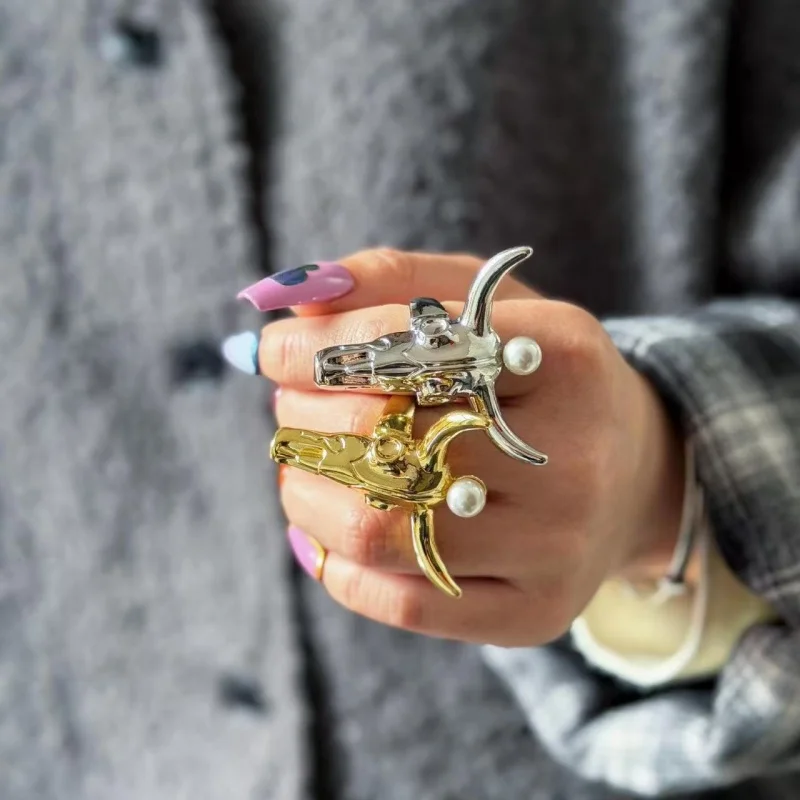 Punk Style Ring for Women Western Cowboy Themed Bullhead Pearl Adjustable Gold And Silver Double Color Index Finger Ring Fashion
Punk Style Ring for Women Western Cowboy Themed Bullhead Pearl Adjustable Gold And Silver Double Color Index Finger Ring Fashion