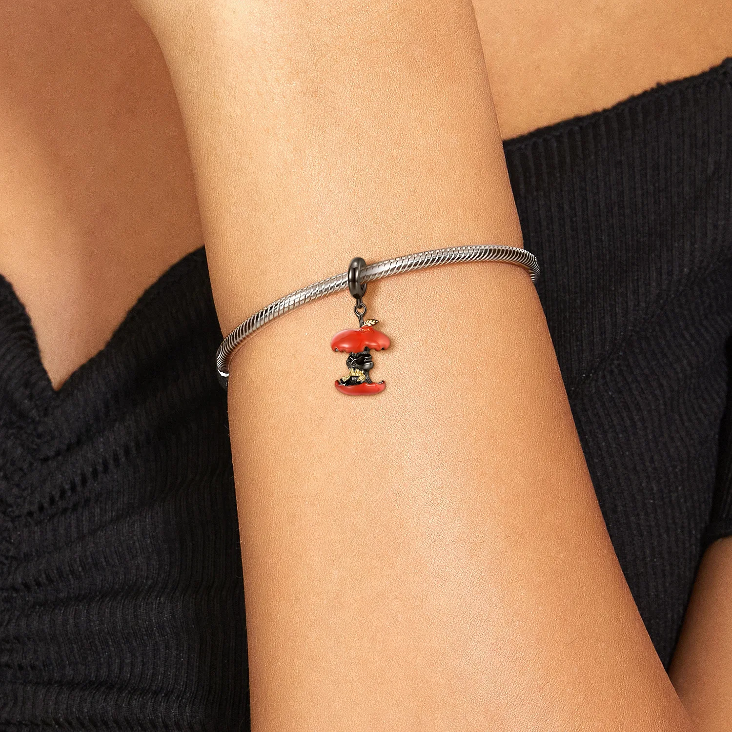 Europe and America Drop Glue Red Black Skull Apple Core Necklace UNISEX Rock Music Festival Happy Party Jewelry Necklace Pendant
Europe and America Drop Glue Red Black Skull Apple Core Necklace UNISEX Rock Music Festival Happy Party Jewelry Necklace Pendant