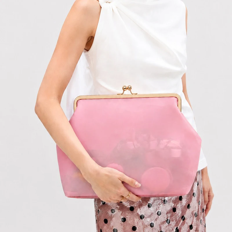 Korean Jelly Shoulder Bag Transparent Kiss Lock Shell Tote Handbag Large Capacity Women Clip Bag Fashion Summer Top-Handle Bags
Korean Jelly Shoulder Bag Transparent Kiss Lock Shell Tote Handbag Large Capacity Women Clip Bag Fashion Summer Top-Handle Bags