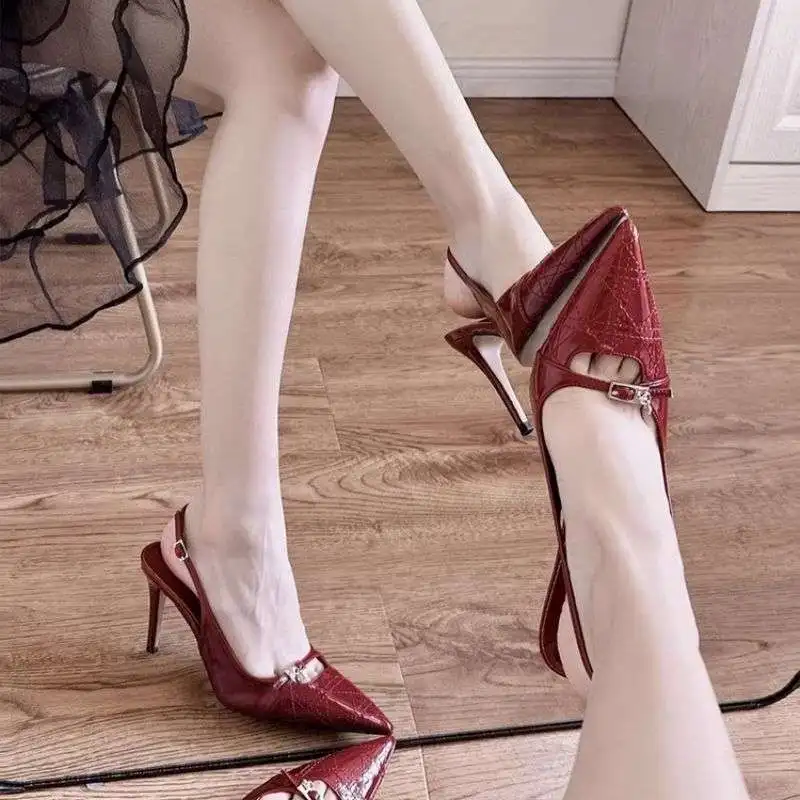 Sexy Pointed Red High Heels Women 2025 New Niche Retro Shallow Mouth Sandals Female Summer Elegant Dress Party Women Shoes
Sexy Pointed Red High Heels Women 2025 New Niche Retro Shallow Mouth Sandals Female Summer Elegant Dress Party Women Shoes