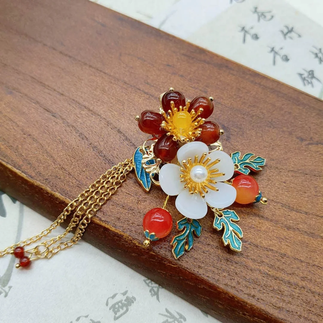 New Chinese-Style Side Clip, Traditional Chinese Style Cheongsam Hair Accessory, Hanfu Duckbill Clip.
New Chinese-Style Side Clip, Traditional Chinese Style Cheongsam Hair Accessory, Hanfu Duckbill Clip.