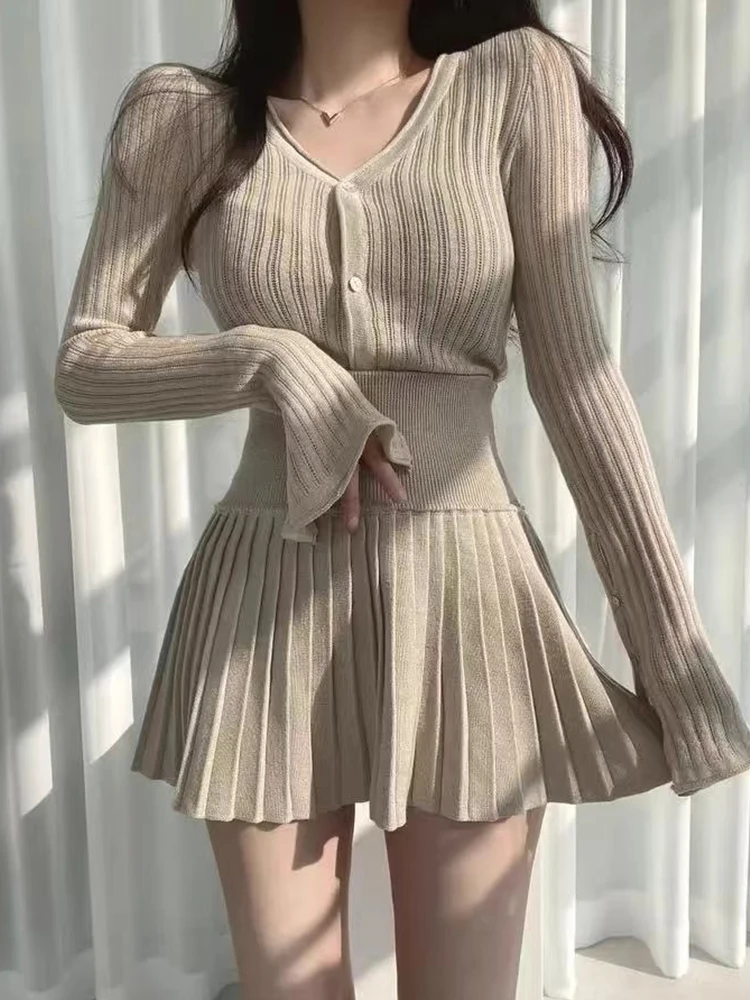 TPJB Chic Spring Autumn French Temperament Dress V-neck Knitted Cardigan Sweater Coat +A Word Pleated Skirt Two-piece Set
TPJB Chic Spring Autumn French Temperament Dress V-neck Knitted Cardigan Sweater Coat +A Word Pleated Skirt Two-piece Set