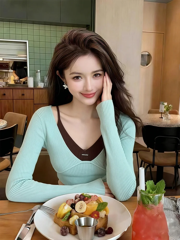 Korean Sle Mint een V-Ne Color Blo Knitted Top Women's Slim Fit Base irt Spring Outerwear ible Inner Wear
Korean Sle Mint een V-Ne Color Blo Knitted Top Women's Slim Fit Base irt Spring Outerwear ible Inner Wear