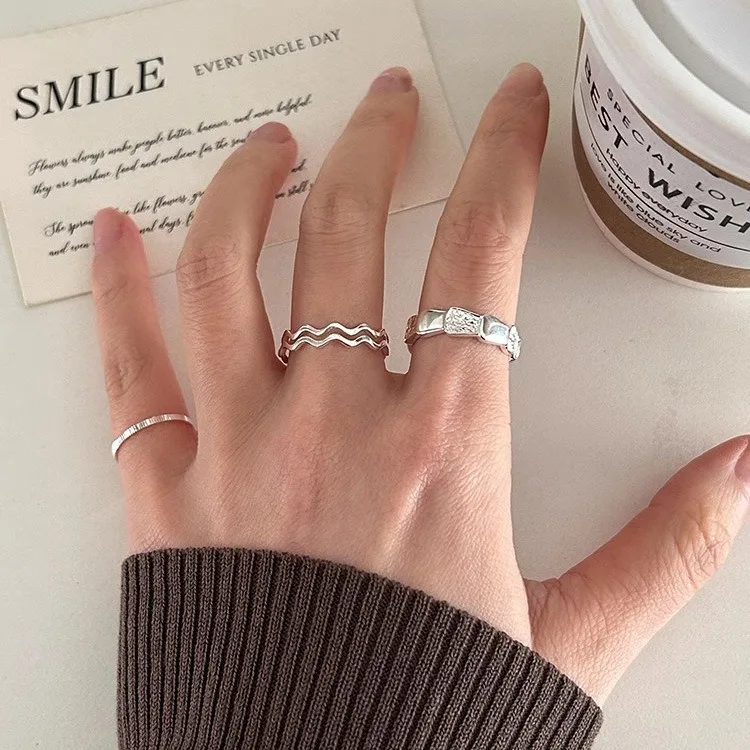 S925 pure silver wave-shaped ring - women's jewelry accessory - stackable - simple ring for the index finger
S925 pure silver wave-shaped ring - women's jewelry accessory - stackable - simple ring for the index finger