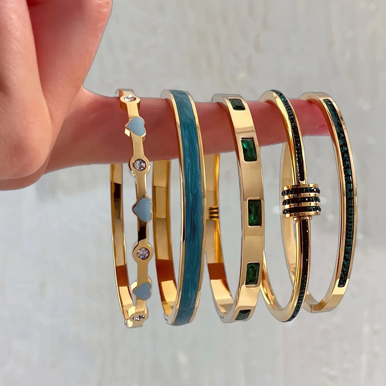 5 Stackable Gold Color Bangle Bracelet Set for Women - 18K Gold Plated Stainless Steel Pink Crystal Love Heart Bracelet Jewelry
5 Stackable Gold Color Bangle Bracelet Set for Women - 18K Gold Plated Stainless Steel Pink Crystal Love Heart Bracelet Jewelry