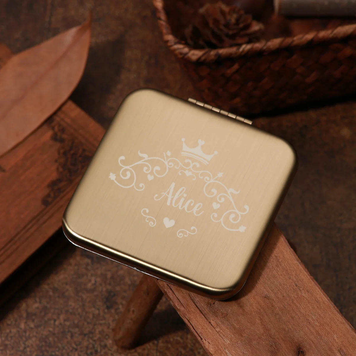 1 pc Crown love Romantic New style Engraving Personalized Name Makeup Mirror gold For Wedding Bride
1 pc Crown love Romantic New style Engraving Personalized Name Makeup Mirror gold For Wedding Bride