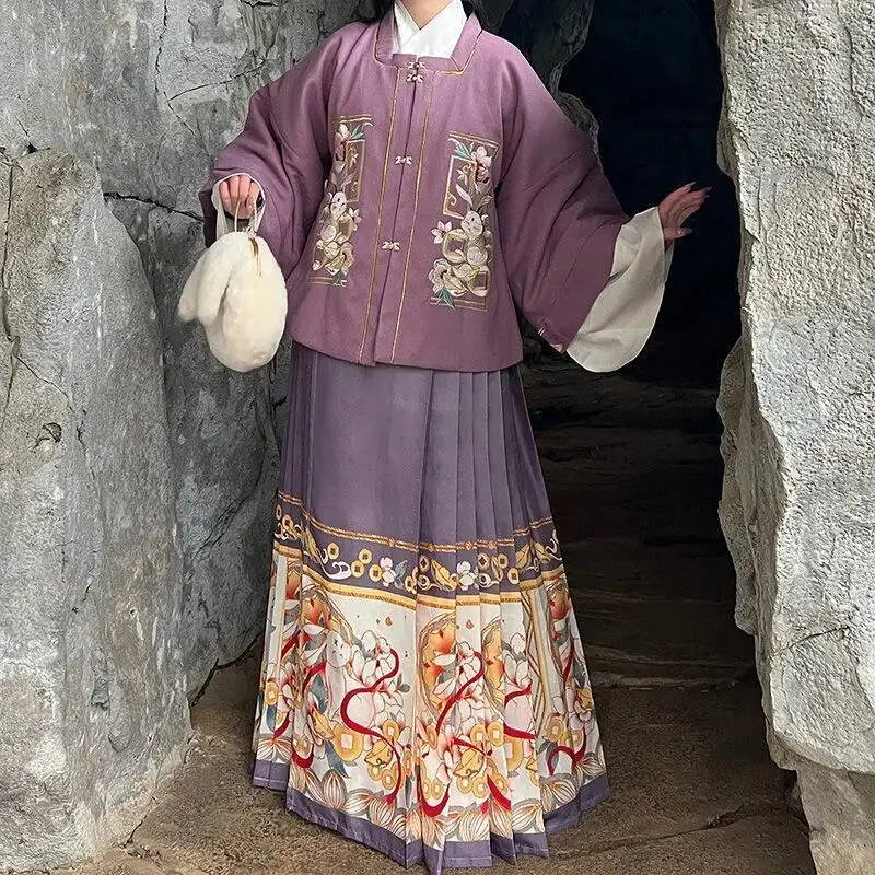 Ming Dynasty Winter Hanfu Three-piece Full Set 2023 Cute Rabbit Embroidery Half Sleeve Top Ma Mian Skirt
Ming Dynasty Winter Hanfu Three-piece Full Set 2023 Cute Rabbit Embroidery Half Sleeve Top Ma Mian Skirt