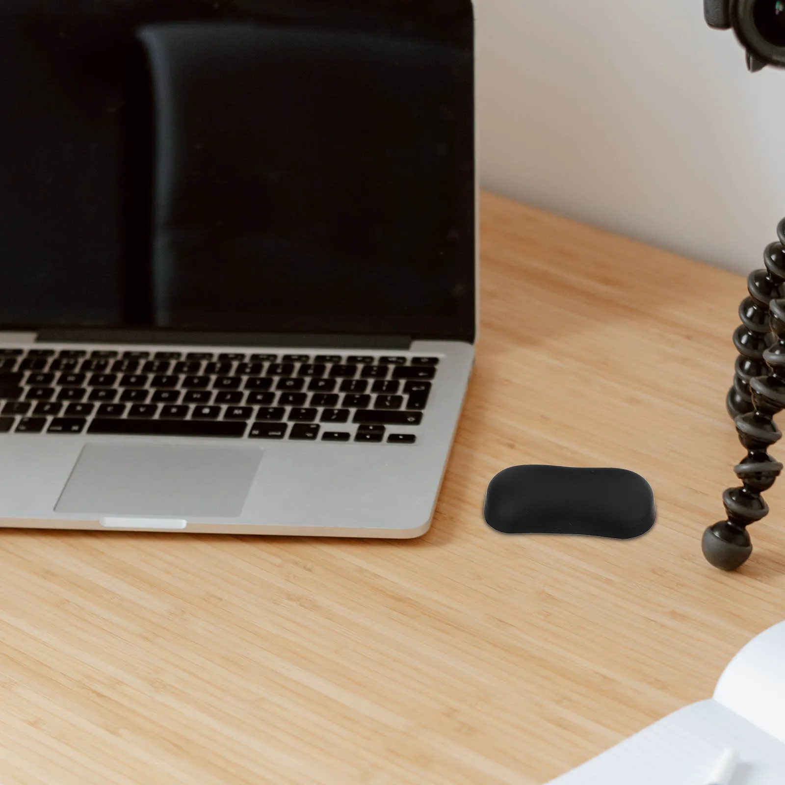 Ergonomic Mouse Wrist Support Pad Soft PU Silicone Round Shape Cute Desktop Accessory Reduces Hand Pain Ideal for Office Home
Ergonomic Mouse Wrist Support Pad Soft PU Silicone Round Shape Cute Desktop Accessory Reduces Hand Pain Ideal for Office Home