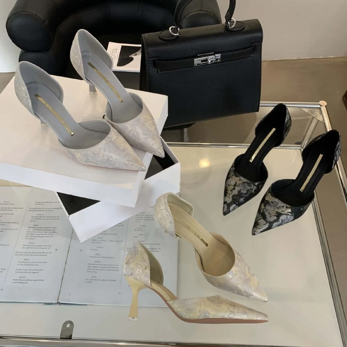 shoes woman 2024 trend Elegant woman heeled shoes luxury women's heel High quality shoes embroidery Chinese style pointed toe
shoes woman 2024 trend Elegant woman heeled shoes luxury women's heel High quality shoes embroidery Chinese style pointed toe
