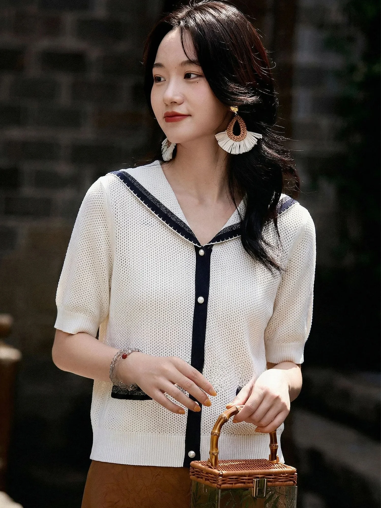 Chivirin Summer New Style Slim Fit Knitted T-Shirt Navy Collar Short Sleeve Women's Fashionable Casual Top in Beige Color
Chivirin Summer New Style Slim Fit Knitted T-Shirt Navy Collar Short Sleeve Women's Fashionable Casual Top in Beige Color