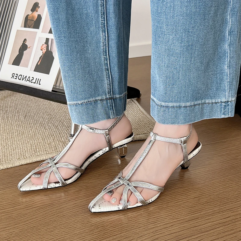 Новинка 2023 года, женская обувь, сандалии из натуральной кожи на круглом высоком каблуке, летние женские вечерние свадебные туфли с острым носком, женские туфли-лодочки для выпускного вечера
Новинка 2023 года, женская обувь, сандалии из натуральной кожи на круглом высоком каблуке, летние женские вечерние свадебные туфли с острым носком, женские туфли-лодочки для выпускного вечера