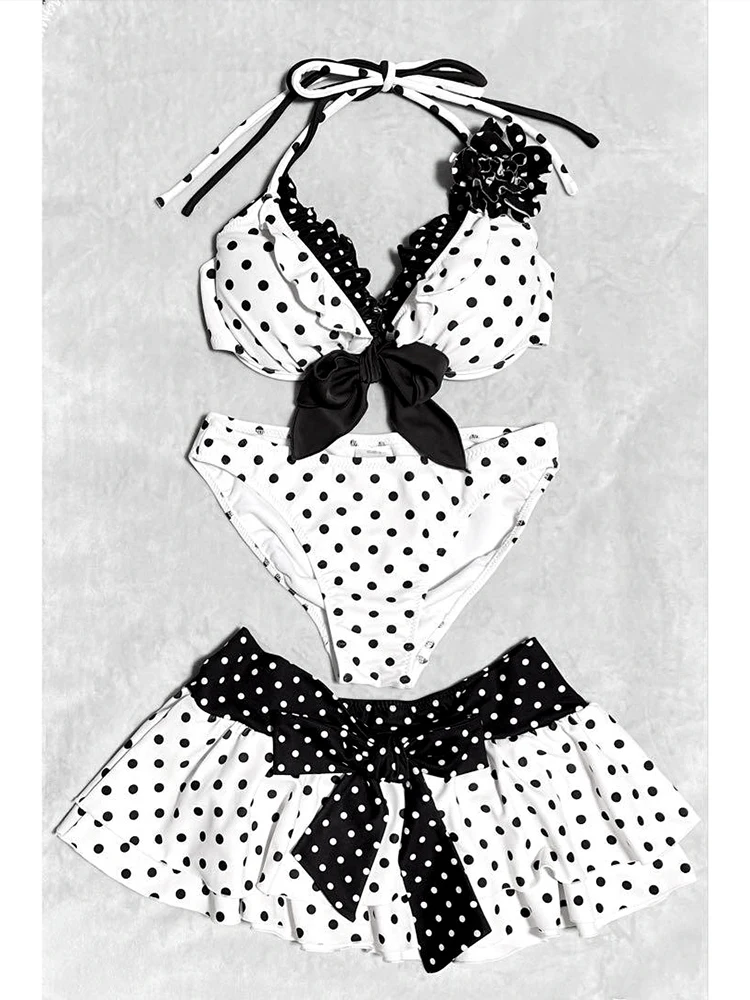 French sweet retro brooch polka dot 3-piece bikini with skirt suspender bow ruffle edge swimsuit summer
French sweet retro brooch polka dot 3-piece bikini with skirt suspender bow ruffle edge swimsuit summer