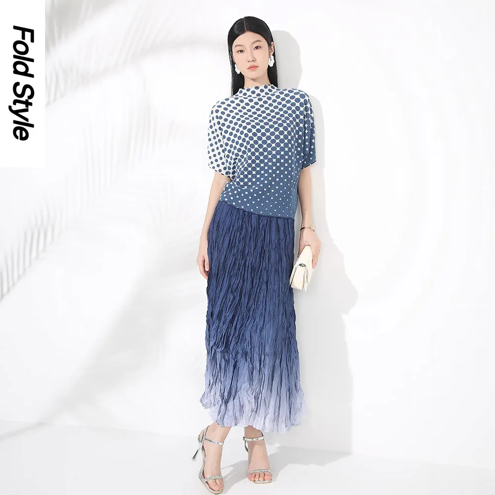 Miyake Pleated Fashion Gradual Change Color Thin Suit Women's Handmade Loose Round Neck Pullover Top High Waist Two-piece Set
Miyake Pleated Fashion Gradual Change Color Thin Suit Women's Handmade Loose Round Neck Pullover Top High Waist Two-piece Set