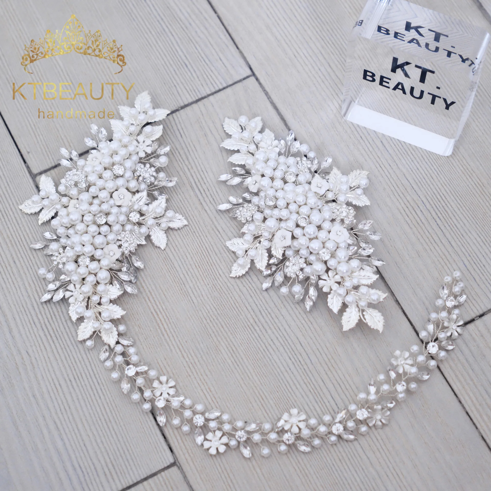 KTBEAUTY Новинка 2025 головной убор в свадебном стиле Серебряный Цвет Кристалл 2 дизайна белые камни Красивая повязка для волос женские аксессуары
KTBEAUTY Новинка 2025 головной убор в свадебном стиле Серебряный Цвет Кристалл 2 дизайна белые камни Красивая повязка для волос женские аксессуары