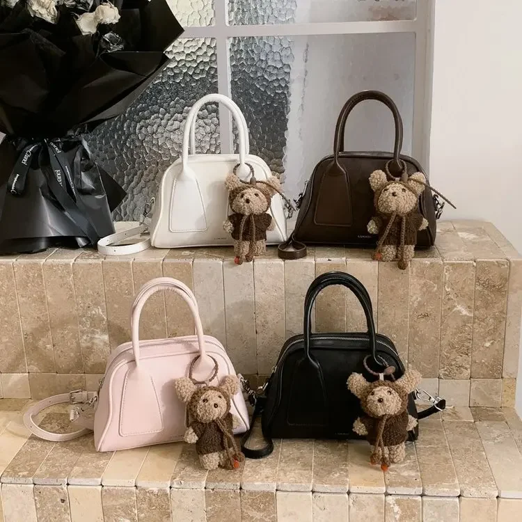 New High-value Korean Version of Fashion Foreign-style Portable Bowling Bag Women's Casual Shoulder Messenger Bag
New High-value Korean Version of Fashion Foreign-style Portable Bowling Bag Women's Casual Shoulder Messenger Bag