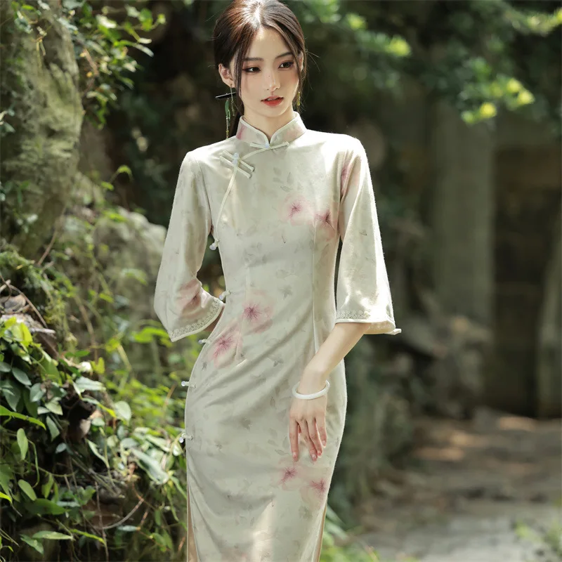 Elegant New Brocade Satin Long Fork Cheongsam Chinese Classic Women's Qipao Short Sleeve Sexy Wedding Evening Party Dress 3XL
Elegant New Brocade Satin Long Fork Cheongsam Chinese Classic Women's Qipao Short Sleeve Sexy Wedding Evening Party Dress 3XL
