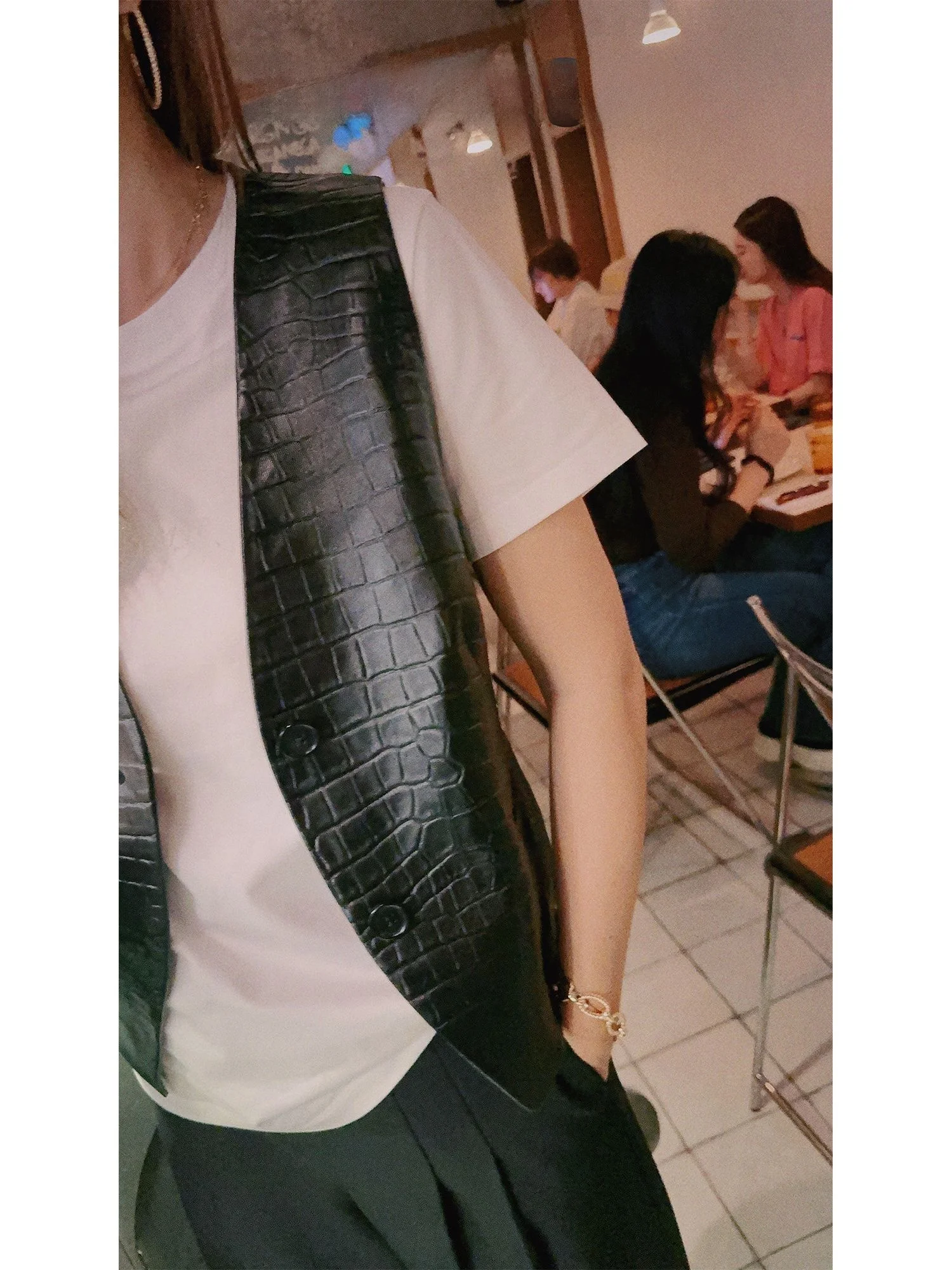 Модная женская футболка с коротким рукавом, с объемной цветочной вышивкой, летняя, из хлопка, с круглым вырезом, повседневная, свободного кроя
Модная женская футболка с коротким рукавом, с объемной цветочной вышивкой, летняя, из хлопка, с круглым вырезом, повседневная, свободного кроя