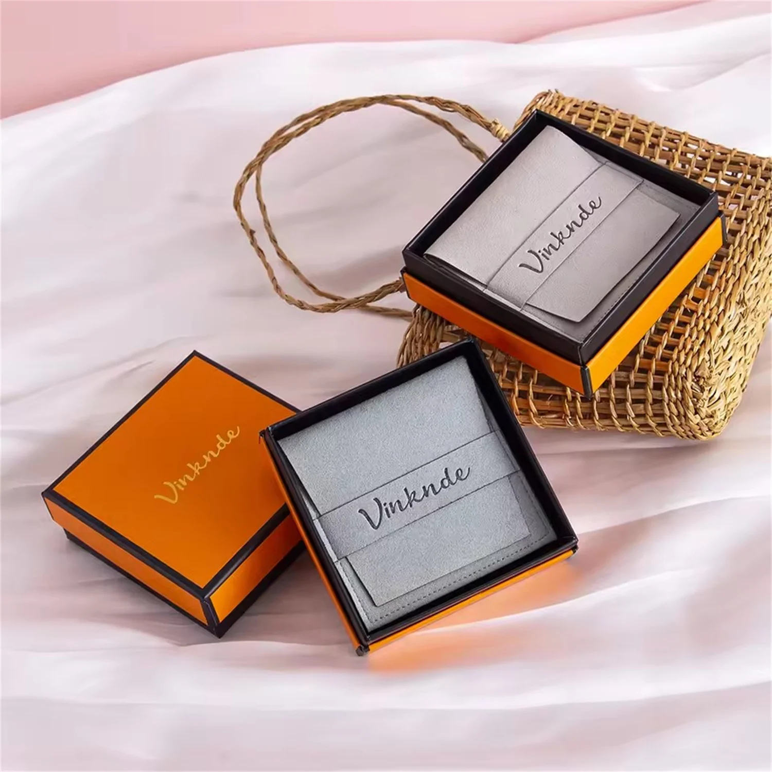 Orange Black Jewelry Box Customized Logo With 8x8cm Microfiber Strip Bag Personalized Wedding Party Gift Packaging Dust Pouches
Orange Black Jewelry Box Customized Logo With 8x8cm Microfiber Strip Bag Personalized Wedding Party Gift Packaging Dust Pouches