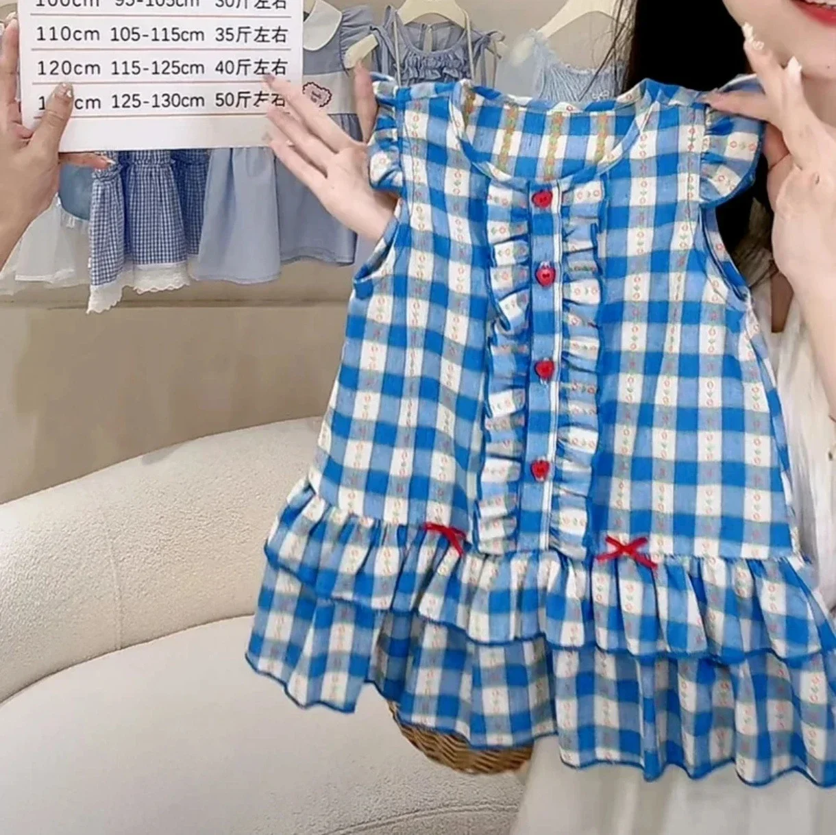 Детские повседневные платья на день рождения, детская одежда Vestidos, коллекция 2024, летнее клетчатое платье для маленьких девочек, модное детское платье с красными пуговицами и оборками
Детские повседневные платья на день рождения, детская одежда Vestidos, коллекция 2024, летнее клетчатое платье для маленьких девочек, модное детское платье с красными пуговицами и оборками