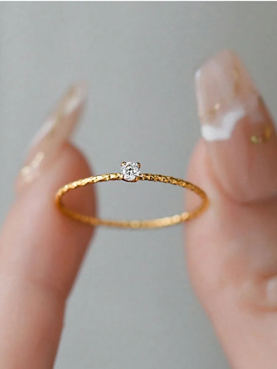 Minimalist Textured Band Rhinestone Ring, Delicate Luxury Jewelry For Women
Minimalist Textured Band Rhinestone Ring, Delicate Luxury Jewelry For Women