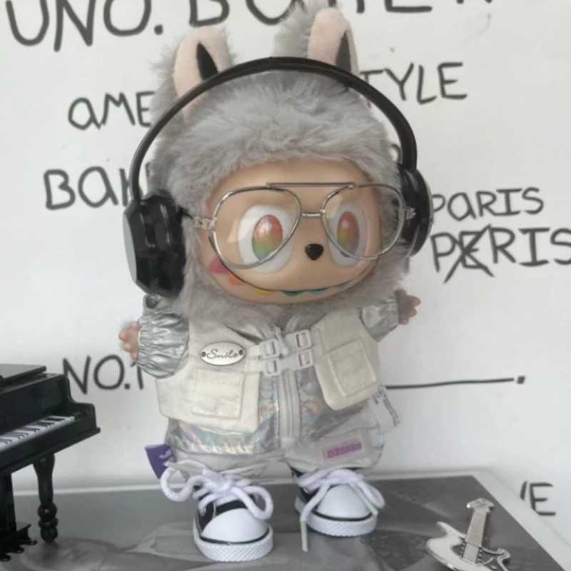 Labubu 3.0 Vinyl Doll Cool Silver Vest Fake Two Piece Outfit Headphones Metal Glasses Canvas Shoes Set Hanging Keychain Decor
Labubu 3.0 Vinyl Doll Cool Silver Vest Fake Two Piece Outfit Headphones Metal Glasses Canvas Shoes Set Hanging Keychain Decor