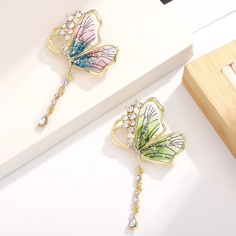 brooch with a niche design, alloy rhinestone insect chest flower suit exterior New diamond studded tassel butterfly
brooch with a niche design, alloy rhinestone insect chest flower suit exterior New diamond studded tassel butterfly