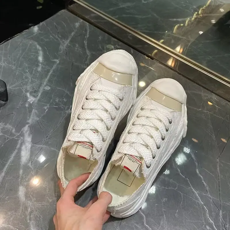 Designer Brand Dissolved Shoes Men's Shell Head Thick soled Canvas Shoes Lace up Board Shoes Couple Style Women
Designer Brand Dissolved Shoes Men's Shell Head Thick soled Canvas Shoes Lace up Board Shoes Couple Style Women