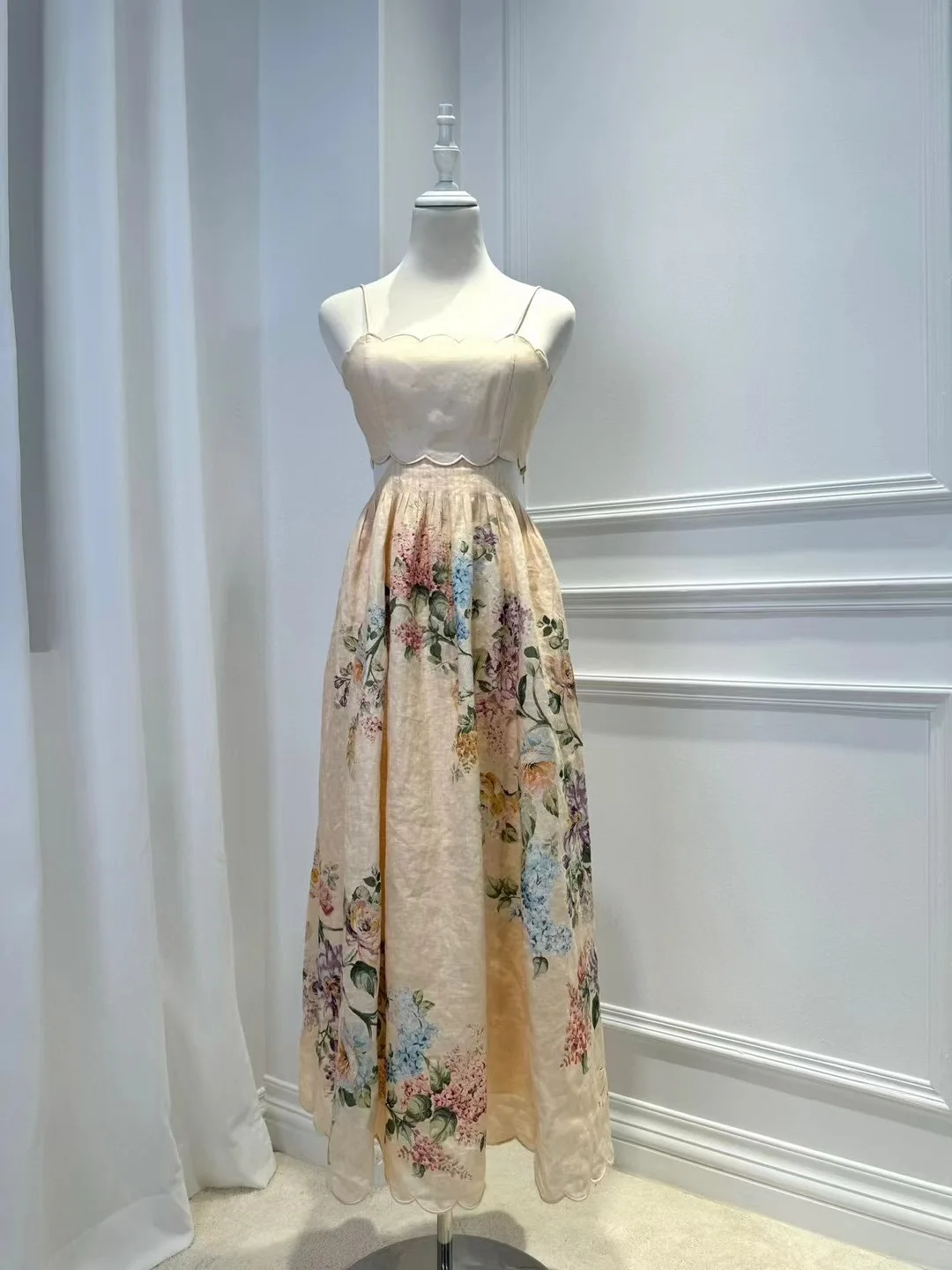 2024 European and American new women's clothing personality dress high quality
2024 European and American new women's clothing personality dress high quality