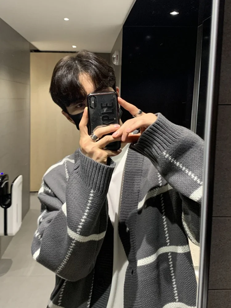 Trendy Autumn Winter Knitted Cardigan Men's V-Ne Button-Up Cheered Sweater Casual Loose Fit Long Sve Youth Faion
Trendy Autumn Winter Knitted Cardigan Men's V-Ne Button-Up Cheered Sweater Casual Loose Fit Long Sve Youth Faion