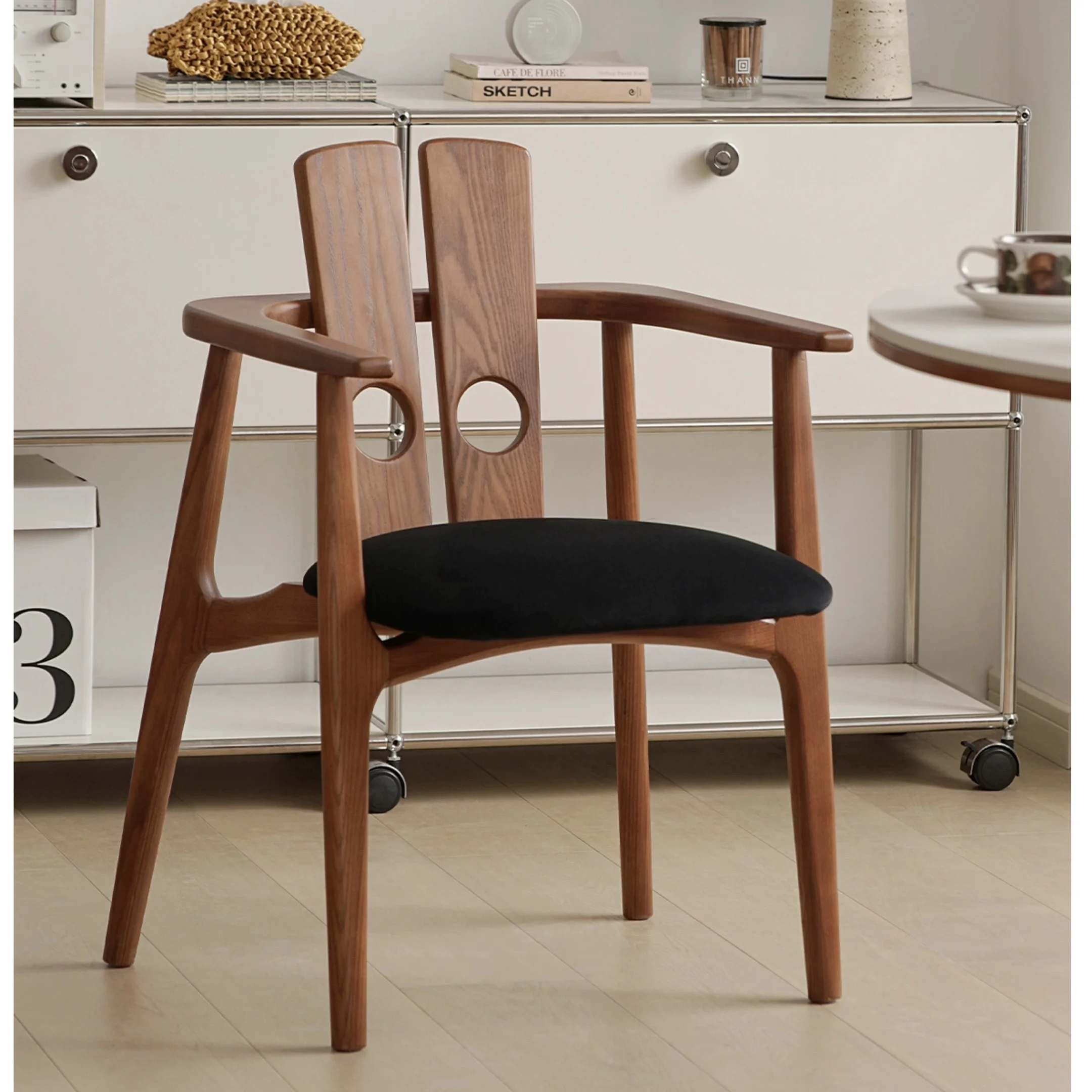 #New Chinese Style Solid Rubber Wood Ergonomic Dining Chair with Velvet Seat Antique Design for Hotel and Home Use
#New Chinese Style Solid Rubber Wood Ergonomic Dining Chair with Velvet Seat Antique Design for Hotel and Home Use