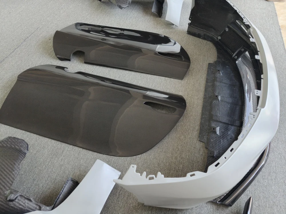 Suitable for Porsche 992 911 Retrofit Upgrade GT3RS Model Carbon Fiber Front Bumper Mudguard Body Kit
Suitable for Porsche 992 911 Retrofit Upgrade GT3RS Model Carbon Fiber Front Bumper Mudguard Body Kit