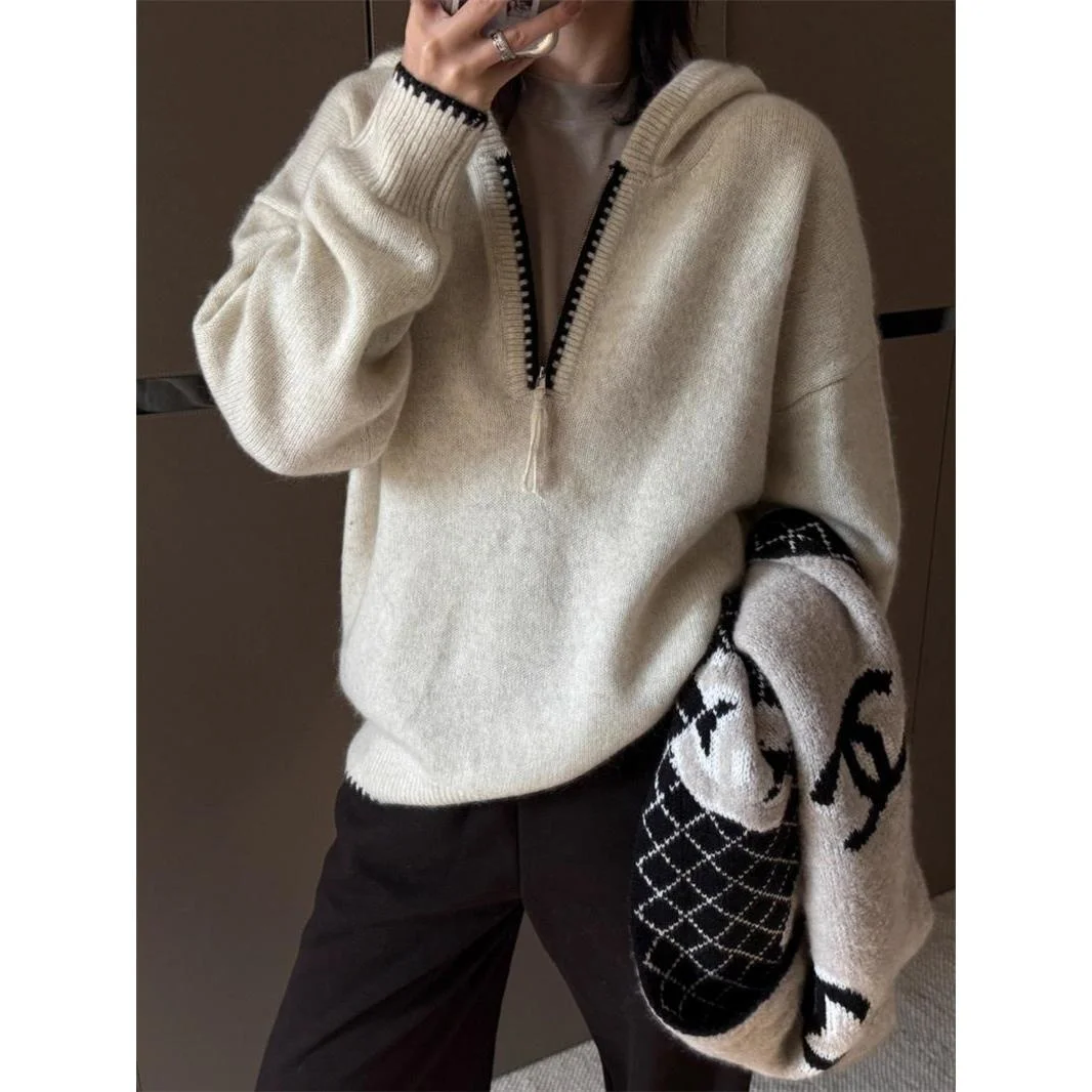 Ретро-свитер в американском стиле, свободного кроя, с круглым вырезом, для мужчин и женщин, повседневный, универсальный, из полиэфирного волокна, с длинными рукавами, для осени.
Ретро-свитер в американском стиле, свободного кроя, с круглым вырезом, для мужчин и женщин, повседневный, универсальный, из полиэфирного волокна, с длинными рукавами, для осени.