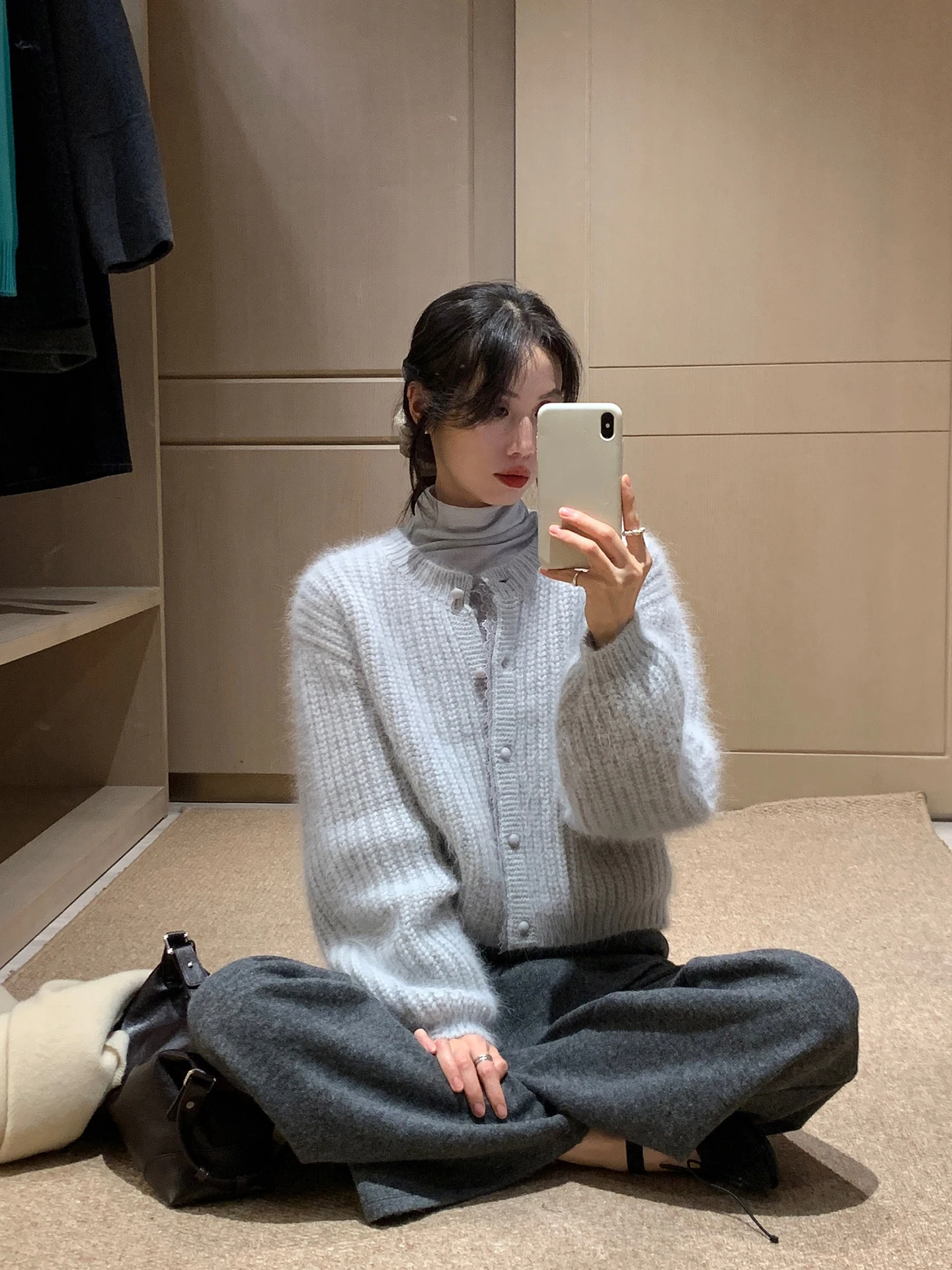 Корейский вязаный кардиган из меха ленивого медведя, женский свитер, осенне-зимняя новинка, мягкий, с длинными рукавами, круглым вырезом, без застежек
Корейский вязаный кардиган из меха ленивого медведя, женский свитер, осенне-зимняя новинка, мягкий, с длинными рукавами, круглым вырезом, без застежек