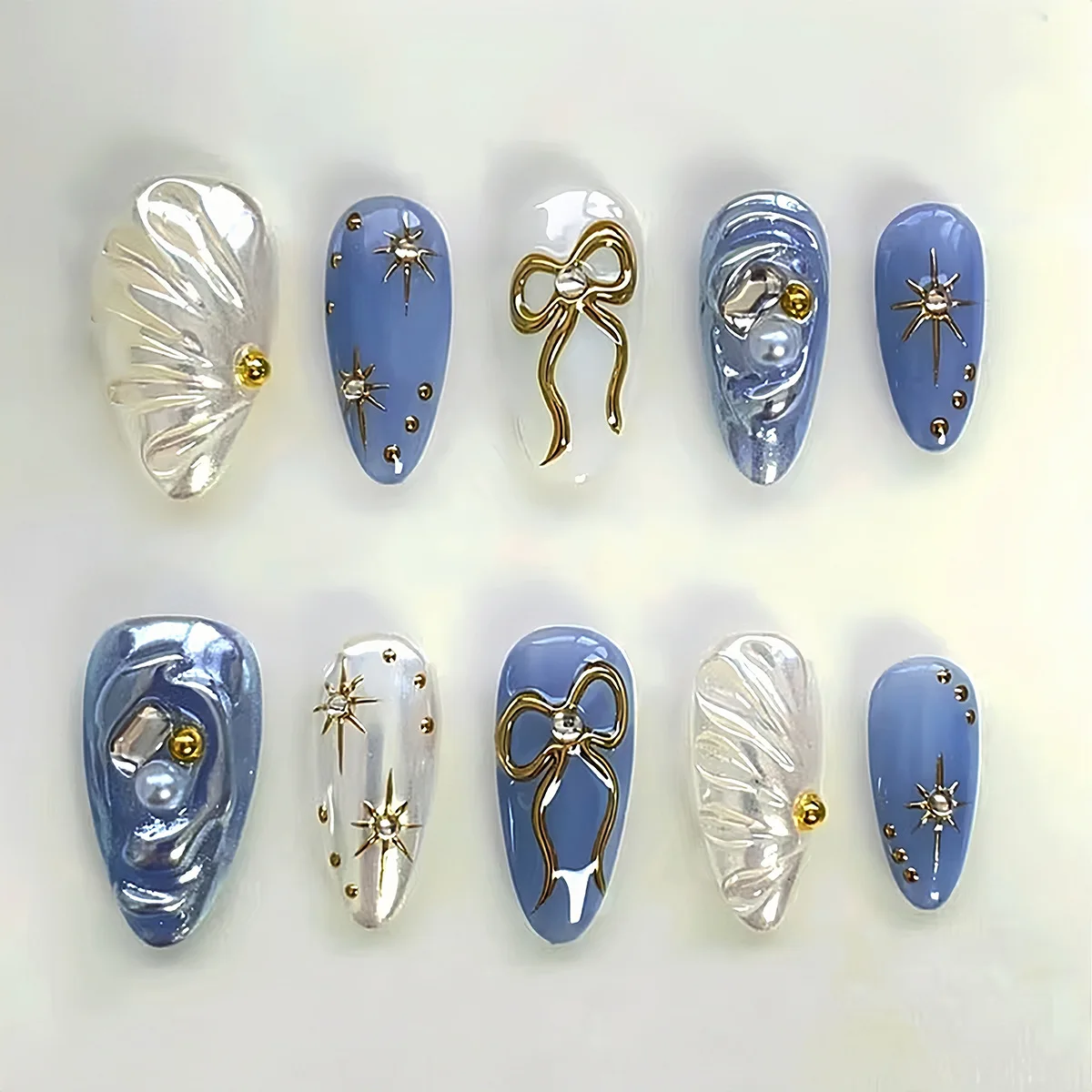 24pcs Seashell Full Cover Nail Tip Blue Mid-length Almond False Nail Art with Starlight Pearl Bow Design Press on Fake Nails Set
24pcs Seashell Full Cover Nail Tip Blue Mid-length Almond False Nail Art with Starlight Pearl Bow Design Press on Fake Nails Set