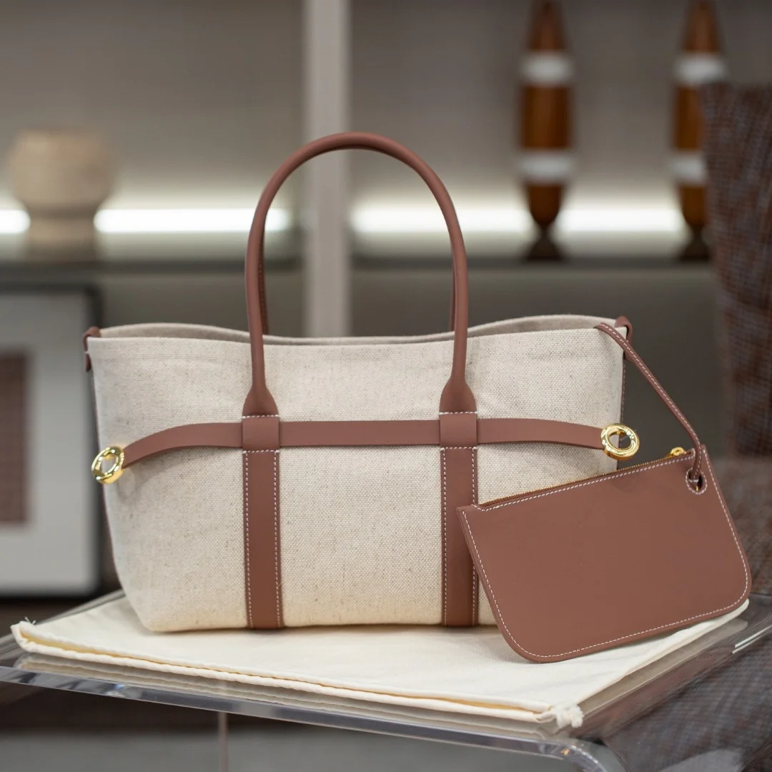 Low-profile Luxury Tote Bag 2025 New Sle Simple Versatile Large Capaci Handbag Basket Bag for Men And Women Daily Use
Low-profile Luxury Tote Bag 2025 New Sle Simple Versatile Large Capaci Handbag Basket Bag for Men And Women Daily Use