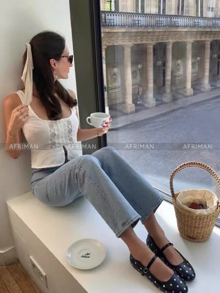 Women Hollow Out Embroidery White Sexy Tanks Camisole
Women Hollow Out Embroidery White Sexy Tanks Camisole