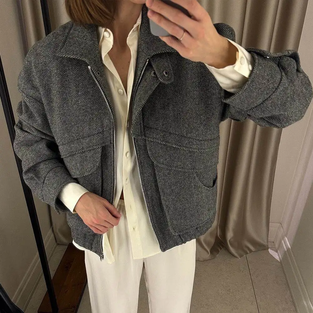 Autumn Winter Plaid Loose Fit Zipper Pocket Stand Collar Jacket Women's Cleanfit Style Knitwear Outerwear Fashion Trend
Autumn Winter Plaid Loose Fit Zipper Pocket Stand Collar Jacket Women's Cleanfit Style Knitwear Outerwear Fashion Trend