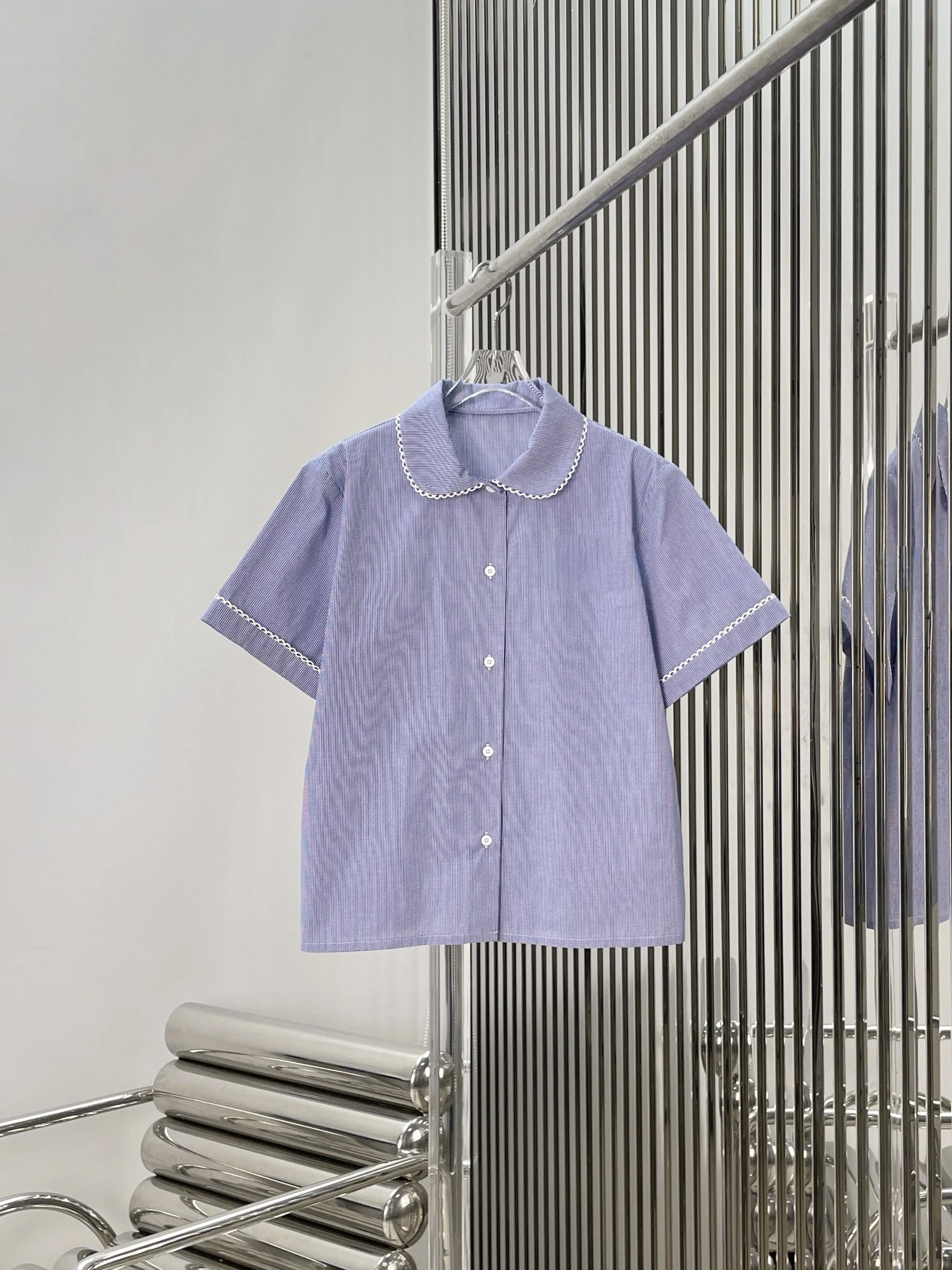 Fashionable Short Sleeve Doll Collar Embellished Shirt for Women High Quality Slimming Simple And Elegant Cotton Blend Shirt
Fashionable Short Sleeve Doll Collar Embellished Shirt for Women High Quality Slimming Simple And Elegant Cotton Blend Shirt