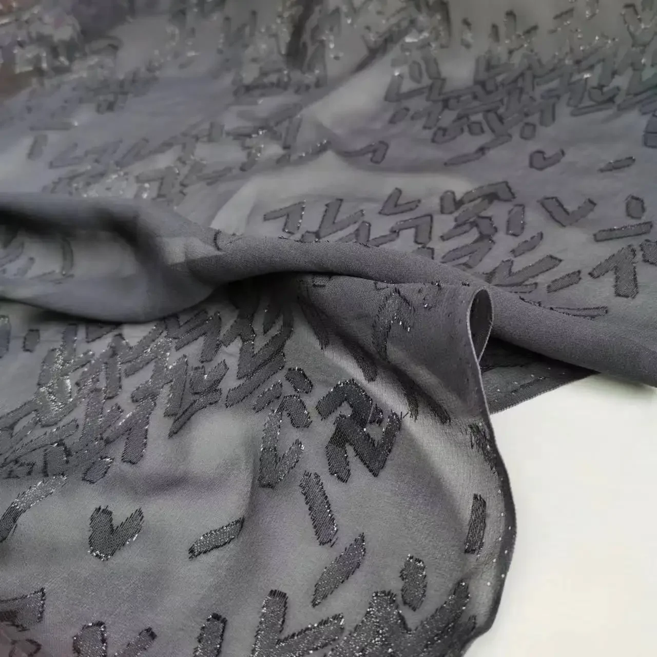 Jacquard Silk Metallic 8mm Somalia Dirac Dark Gray Cosplay Dancing Saree Fabric
Jacquard Silk Metallic 8mm Somalia Dirac Dark Gray Cosplay Dancing Saree Fabric
