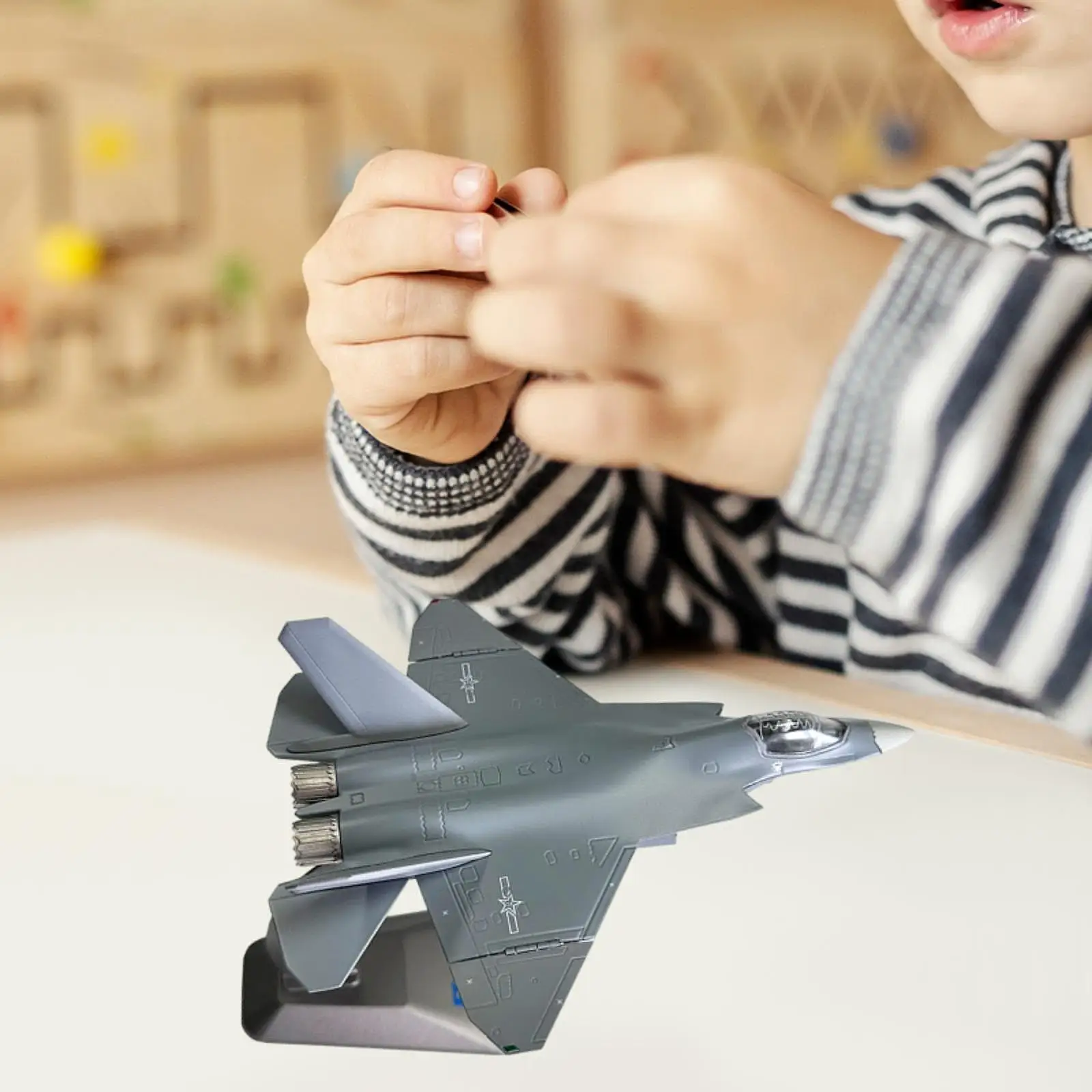 1/100 масштабная модель истребителя, коллекция самолетов с подставкой, модель самолета, игрушка-самолет для кафе, полка для спальни
1/100 масштабная модель истребителя, коллекция самолетов с подставкой, модель самолета, игрушка-самолет для кафе, полка для спальни