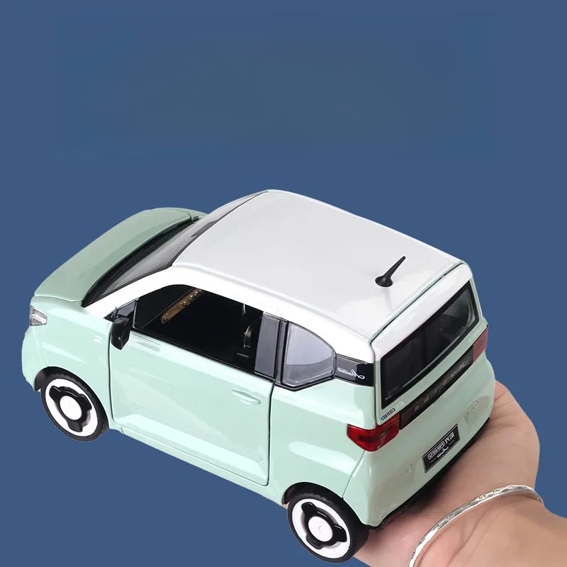 Масштабная модель автомобиля Wuling Macarone 1:18, литая металлическая игрушечная машинка, коллекционная модель со звуком и светом, подарок для девочки, F381
Масштабная модель автомобиля Wuling Macarone 1:18, литая металлическая игрушечная машинка, коллекционная модель со звуком и светом, подарок для девочки, F381