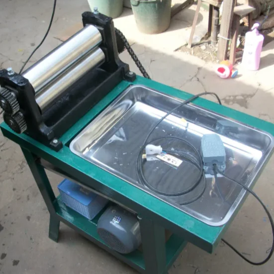 New 86*310mm Aluminum Alloy Electric Nest Foundation Machine Calender Wax Foundation Machine
New 86*310mm Aluminum Alloy Electric Nest Foundation Machine Calender Wax Foundation Machine