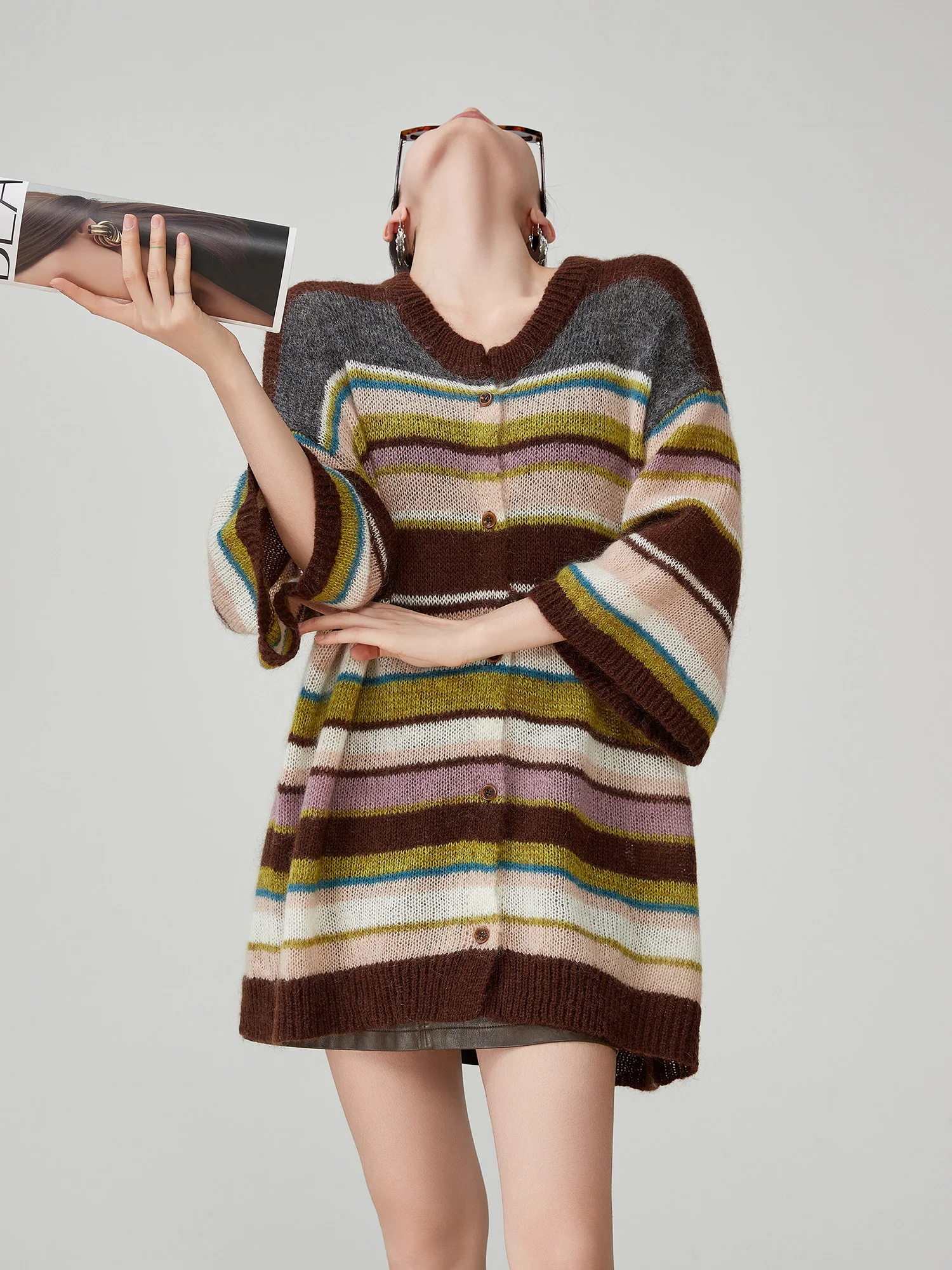 Ретро-свитер с контрастными полосками, свободный крой, короткий рукав, тонкий, для ранней весны, новый, в стиле lazy, с круглым вырезом, модный топ для женщин
Ретро-свитер с контрастными полосками, свободный крой, короткий рукав, тонкий, для ранней весны, новый, в стиле lazy, с круглым вырезом, модный топ для женщин