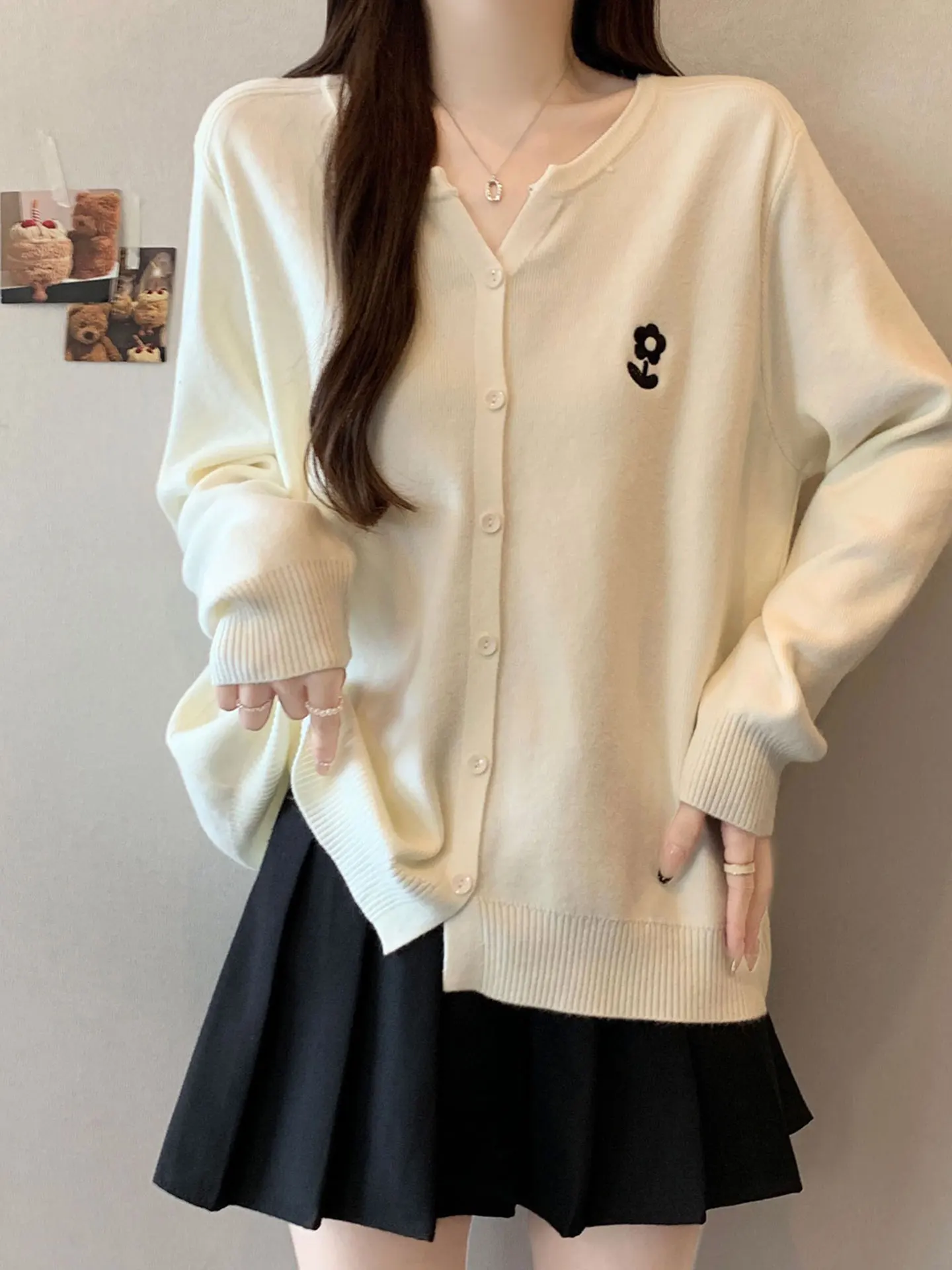 Floral Embroidery V-Ne Long Sve Knitted Sweater Women's plus Size Autumn Winter Casual Sle Soft Cotton Color
Floral Embroidery V-Ne Long Sve Knitted Sweater Women's plus Size Autumn Winter Casual Sle Soft Cotton Color