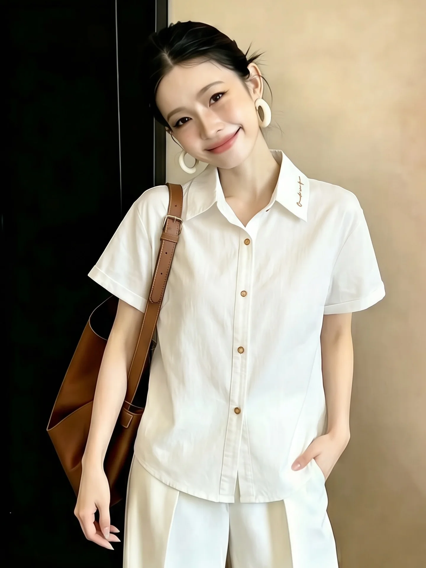 White Embroidered Short Sleeve Neck Shirt Women's Summer New Style Small Size Age Reduction Thin Model Single Button Top
White Embroidered Short Sleeve Neck Shirt Women's Summer New Style Small Size Age Reduction Thin Model Single Button Top