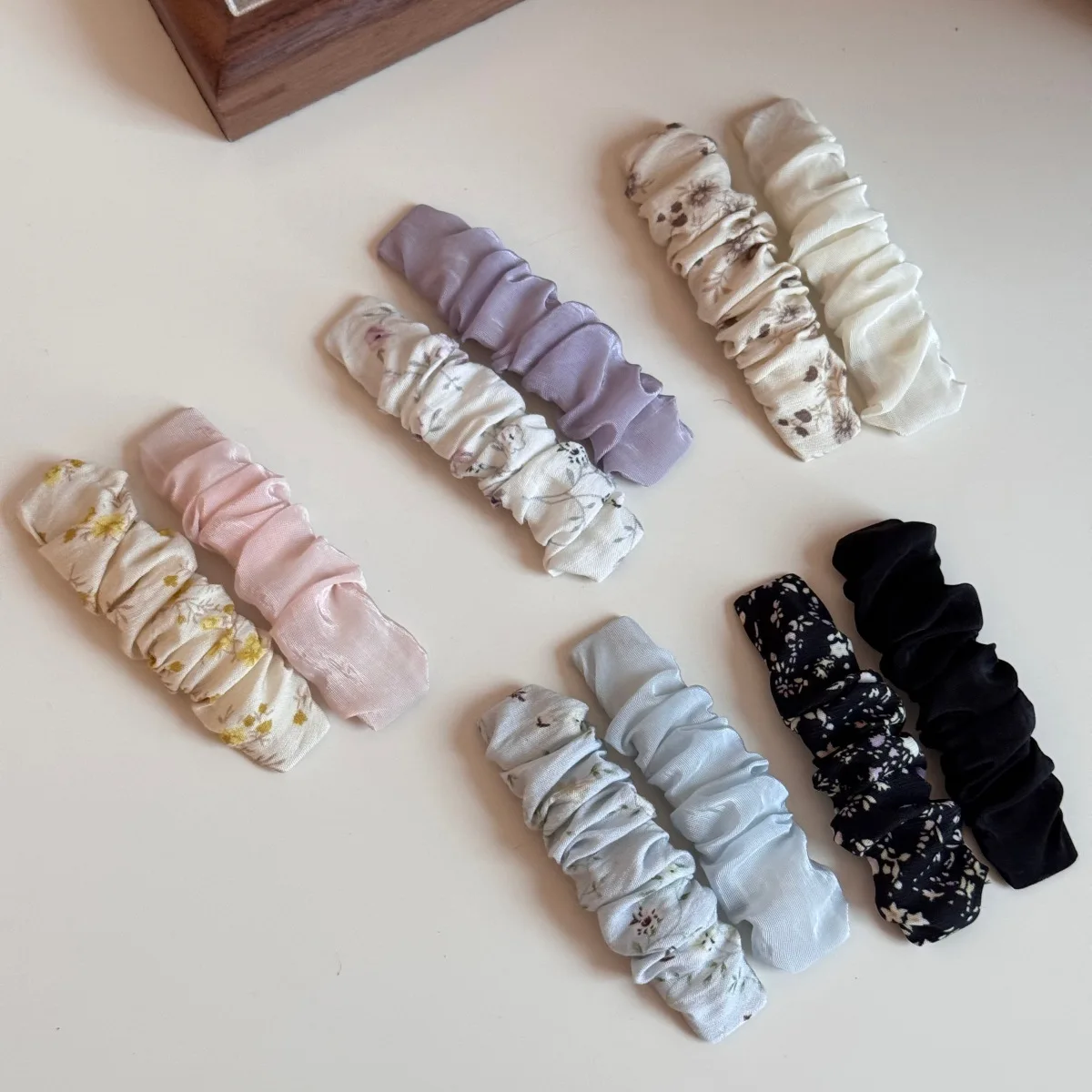 Ditsy Floral Hair Clip Crinkle Chiffon Bangs Clip Solid Color Wrinkled Rectangular BB Clip Hair Styling Barrettes Women Headwear
Ditsy Floral Hair Clip Crinkle Chiffon Bangs Clip Solid Color Wrinkled Rectangular BB Clip Hair Styling Barrettes Women Headwear