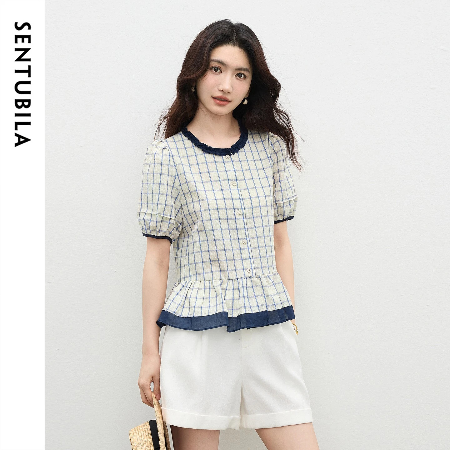 SENTUBILA 2026 Summer Women Plaid Chiffon Blouse Puff Sleeve Casual Office Ladies Contrast Color Shirts Elegant Tops W62VD7576
SENTUBILA 2026 Summer Women Plaid Chiffon Blouse Puff Sleeve Casual Office Ladies Contrast Color Shirts Elegant Tops W62VD7576