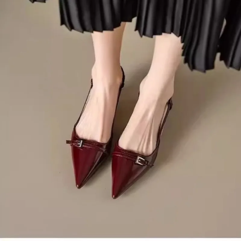 Sharp pointed fashion plus size high-heeled sandals for spring and summer 2026, retro toe cap back empty sandals
Sharp pointed fashion plus size high-heeled sandals for spring and summer 2026, retro toe cap back empty sandals