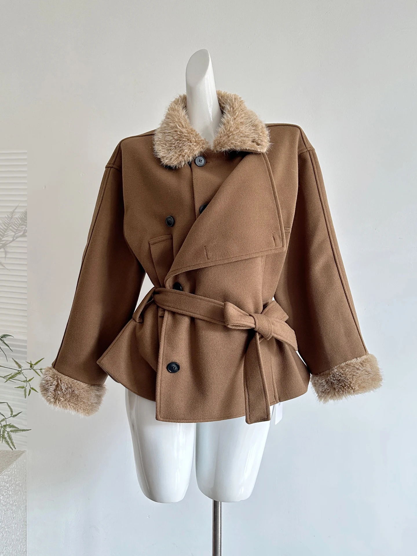 2025 New Sle Thiened Mermaid Coat Women's Small Size Versatile Collar Fur Warm Coat Korean Sle Straight Cut Long Sve
2025 New Sle Thiened Mermaid Coat Women's Small Size Versatile Collar Fur Warm Coat Korean Sle Straight Cut Long Sve